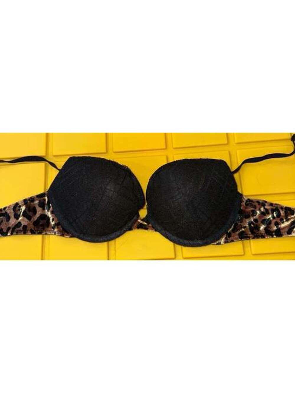 Victoria’s Secret bra size 32 c